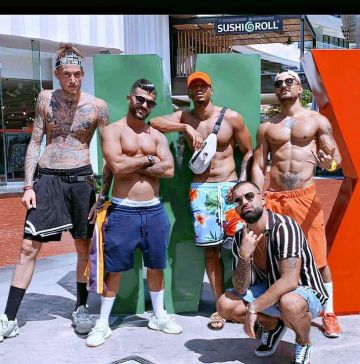 The pair of Vans Old Skool on the account Instagram of @toto_anges_off