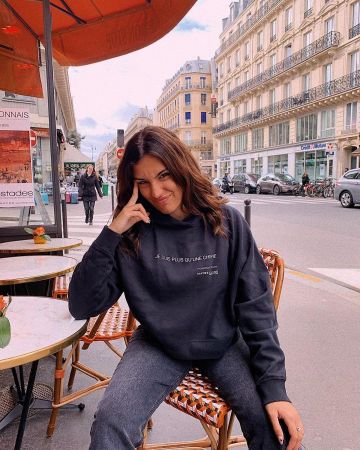 Le jean noir évasé de Mayadorable sur son compte Instagram @mayadorable