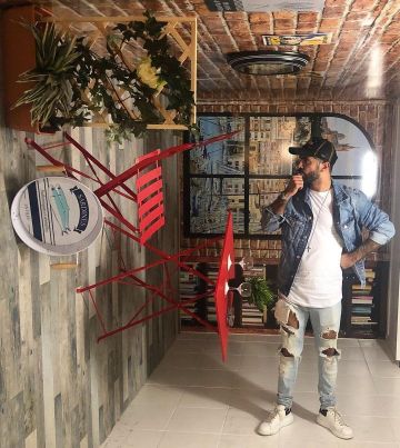 Zapatillas alexander mcqueen blancas/azules en la cuenta de Instagram de @toto_anges_off