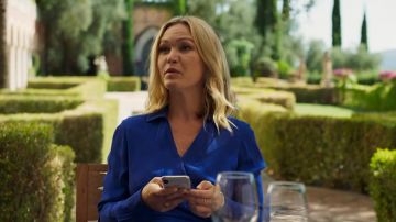 IPhone XS Argent smartphone utilisé par Georgina Clios (Julia Stiles) à la Riviera (S02E05)