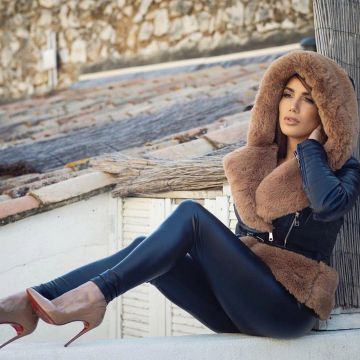 The legging black faux-leather worn by Manon Tanti on his account Instagram @manonmarsault