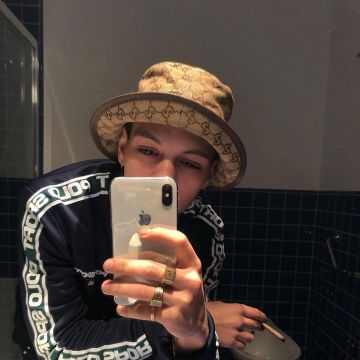 Le bob Gucci porté par Larry sur son compte Instagram @larrysogoodnolove 