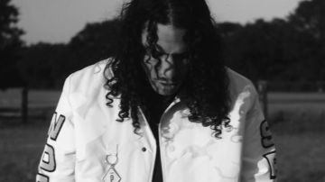 The jacket Story Nike x Pigalle worn by Hatik in his clip Ali