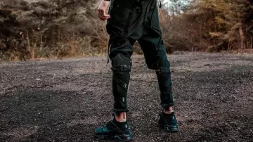 La salopette noire de Scarlxrd dans son clip Bands