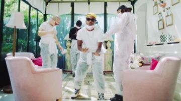 Las zapatillas Nike Blazer Mid sacai Snow Beach que lleva Leto en su clip Train de vie feat. PLK