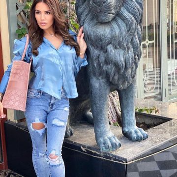 The john ripped worn by Manon Tanti on his account Instagram @manontanti 