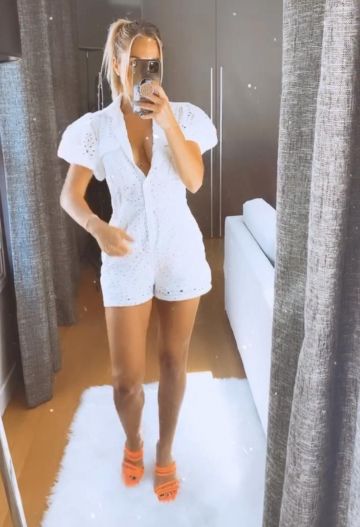 La combi-short blanche dentelle de Maddy Burciaga sur son compte Instagram