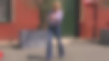 Le jean évasé bleu de Sophie Davant dans Affaire conclue le 03.06.2020