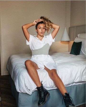 El vestido de camisa blanca de Mayadorable en su cuenta de Instagram @mayadorable