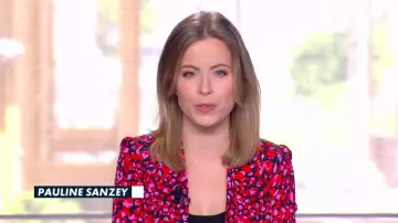 The red dress with ruffles Pablo de Laure Boulleau in Canal Football Club