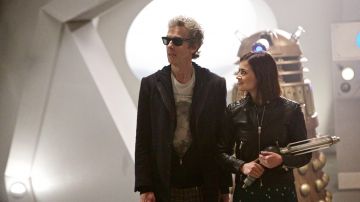 Misty Mountain T-Shirt porté par Le Docteur (Peter Capaldi) dans Doctor Who (S09E01)