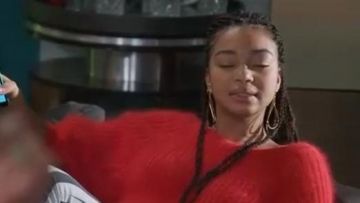 The sweater worn by Teresa Marci (Manon Bresch) in a More beautiful life