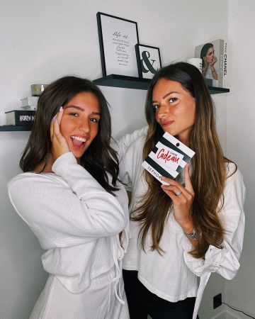 Le short blanc de plage léger de Maya sur son compte Instagram @mayadorable