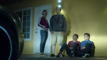 Le short long Dickies de Cesar Diaz (Diego Tinoco) dans On My Block (S03E07)