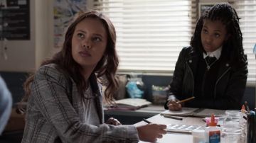 The jacket blazer plaid grey and black worn by Jessica Davis (Alisha Boe) in the series, 13 Reasons Why (Season 4 Episode 2)
