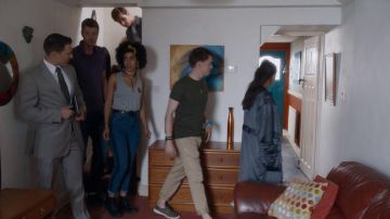 Côté Bande Jeans usés par Bill Potts (Pearl Mackie) comme vu dans Doctor Who (S10E04)