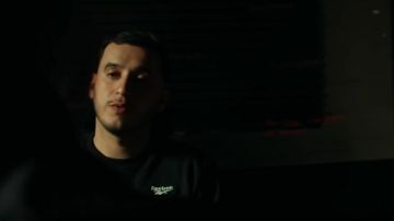 Sweatshirt black Reebok of Soso Maness in her video clip In my dreams