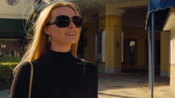 Las gafas de sol Ray-Ban de Sharon Tate (Margot Robbie) en la película Once Upon a Time... en Hollywood
