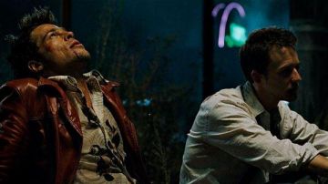 Rouge Manteau de Cuir, porté par Tyler Durden (Brad Pitt) dans Fight Club