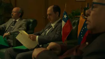 El traje gris de Sergio Jadue (Andrés Parra) en El Presidente (Temporada 1)