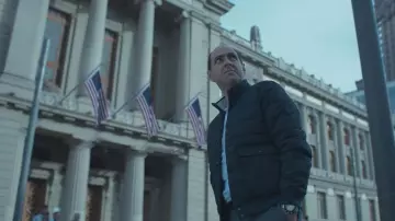 La chaqueta azul de Sergio Jadue (Andrés Parra) en El Presidente (Temporada 1)