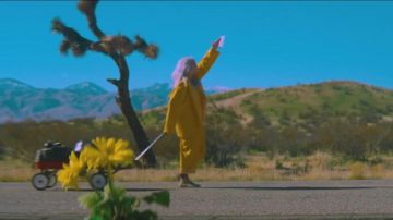 Yellow jumpsuit worn by Billie Eilish in her video clip Bellyache