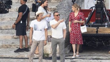 Tod's Double T Small Bucket Bag used by Madeleine Swann (Léa Seydoux) in the set of No Time to Die movie