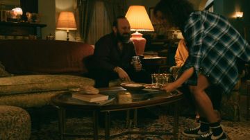 The shirt oversize green Amani (every year Elbay) in Ramy (S01E02)
