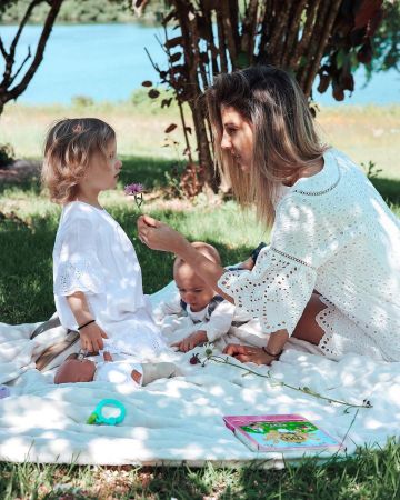 The white dress with embroidery worn by Mary on her account Instagram @healthylifemary