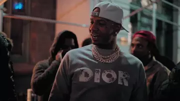 Le sweatshirt gris Dior porté par Moneybagg Yo dans son clip Cold Shoulder