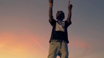 The belt "CD" reversible jacquard canvas Dior worn by Rich the Kid in the clip Racks On feat. YoungBoy Never Broke Again