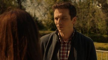 The red shirt plaid worn by Erwan Lebellec (Pierick Tournier) in Tandem (S04E04)