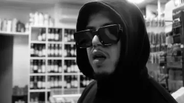 Sunglasses Louis Vuitton 1.1 Millionaires made by Hamza in her video clip Netflix