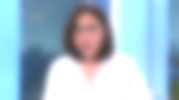 The crepe dress ivory, detail, jewel neck , 3/4 sleeves.and cup cover-heart of Karine Baste-Regis in Télématin the 10.06.2020