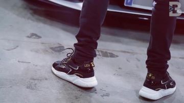 El par de zapatillas Leandro Lopes Runner que lleva Lacrim en su videoclip Freestyle Booska R4