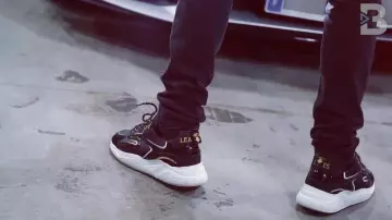 La paire de sneakers Leandro Lopes Runner portée par Lacrim dans son clip Freestyle Booska R4