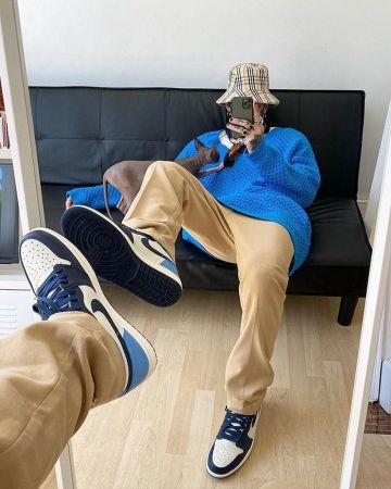 La paire de Nike Air Jordan 1 Retro High OG Obsidian UNC 2019 sur le compte Instagram de @cvshed