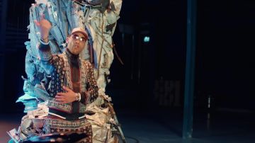 La veste Dolce & Gabbana portée par Heuss l'Enfoiré dans le clip   La Kichta de Soolking