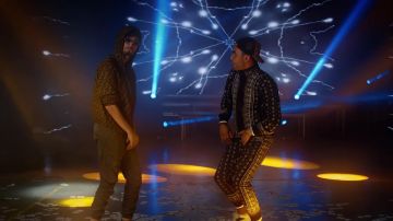 Le pantalon de survêtement Dolce & Gabbana porté par Heuss l'Enfoiré dans le clip La Kichta de Soolking