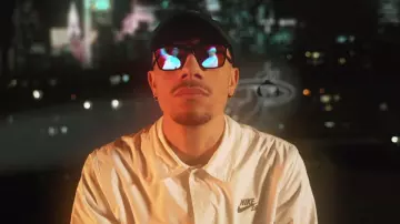 Le coupe-vent blanc Nike porté par Mister V dans son clip MIAMI HEAT