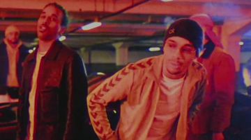 La veste grise Hummel de Mister V dans son clip MIAMI HEAT