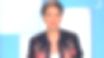 The bombers cut right short, thin and light material, embroidered flowers of Melanie Taravant in C to tell the 11.06.2020