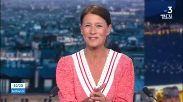 The V neck sweater knit mixed Red Carole Gaessler in 19/20 the 11.06.2020