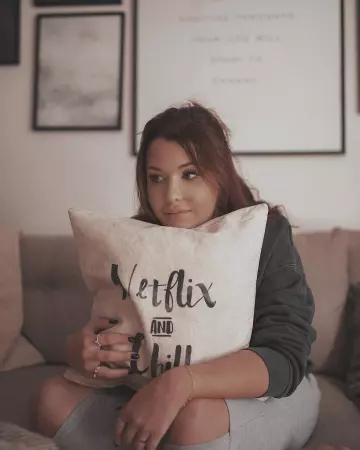 The cushion Netflix and chill to Enjoy Phoenix on his account Instagram @enjoyphoenix