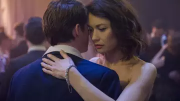 The bracelet rhinestones silver of Alice (Olga Kurylenko) in Romance (Season 1)