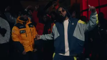 The tracksuit grey, blue, and yellow worn by Lefa in its Special clip feat. "- Dosseh