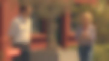 Los pantalones vaqueros de patas de elefante que lleva Sophie Davant en Affaire conclue: la chasse aux objets