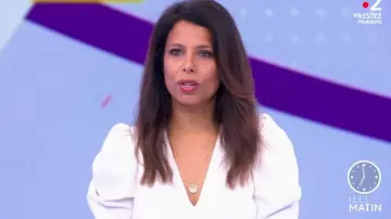 The top V-neck with puffed sleeves off-white of Myriam Seurat Télématin the 12.06.2020
