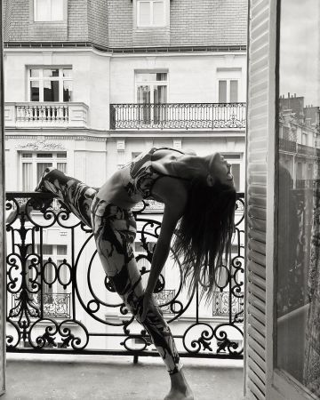 The brassiére with Iris Mittenaere on his account Instagram @irismittenaeremf