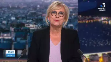 The blue sweater lilac V-neck collar and short sleeves of Catherine Matausch in 19/20 the 12.06.2020